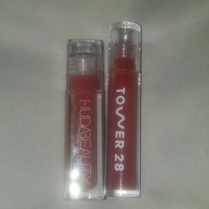Set of lipgloss